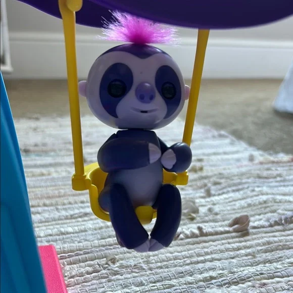 Three Fingerlings and a Playset - Picture 6 of 9